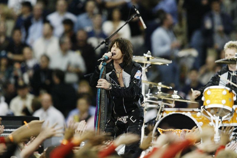 2004 — Стивен Тайлер и Aerosmith.