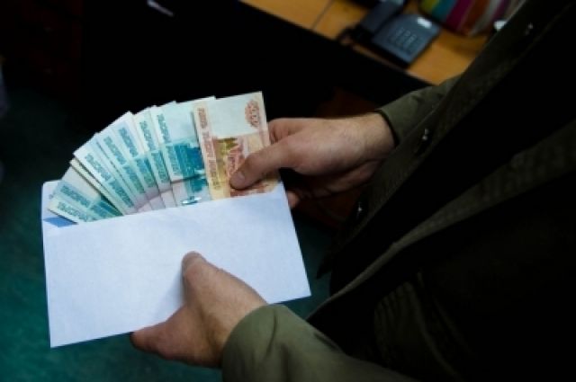 Студент оренбургского вуза за взятку заплатит 400 тысяч рублей.