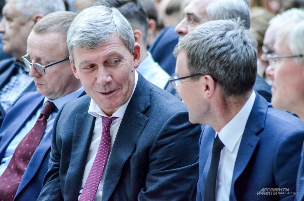 Заместитель главы администрации Екатеринбург по градстроительству Алексей Белышев с Виктором Боликовым, замглавы мэрии по потребительскому рынку.