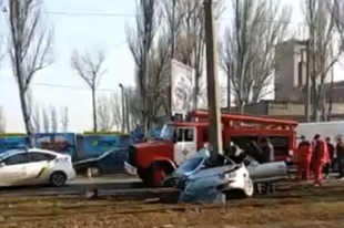 Смертельное ДТП в Одессе: водитель врезался в столб, есть погибший