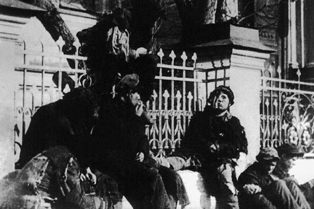 Фильм "Путевка в жизнь" 1931 года рассказывает о малолетних преступниках