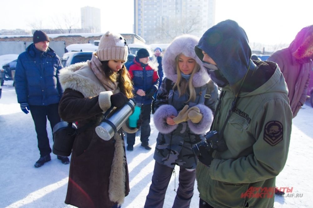 Тем временем, чтобы не замерзнуть, можно было угоститься горячим чаем.