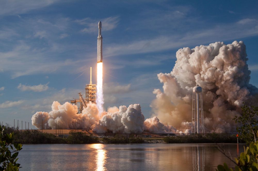 Запуск ракеты-носителя Falcon Heavy.
