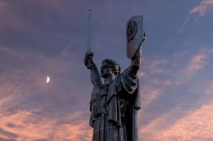 В Киеве предложили декоммунизировать монумент «Родина-мать»