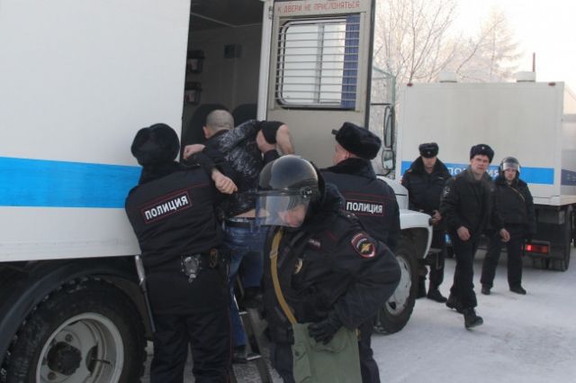 Успокоить бунтовщиков удалось полиции совместно с Росгвардией. 