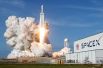 Ракета-носитель SpaceX Falcon Heavy на стартовой площадке 39A космического центре имени Кеннеди на мысе Канаверал, штат Флорида, США.
