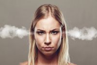 По словам психологов, женщины чаще мужчин испытывают проблемы с выражением гнева.