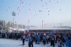 Участники «Лыжни России» выпустили в небо 169 шариков, на каждом из них написаны имена спортсменов, выступающих на Олимпиаде в Южной Корее.