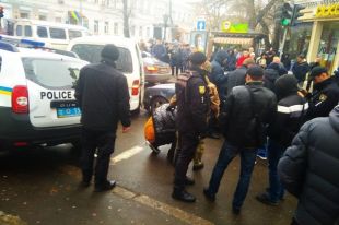 Стрельба в Одессе: полиция посреди улицы стреляла в автомобиль преступника