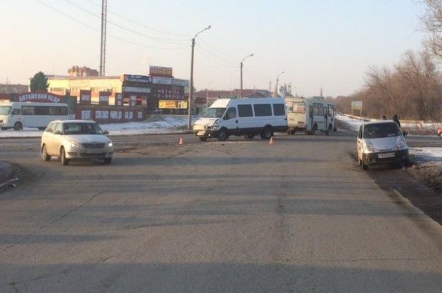 В Оренбурге в ДТП с Daewoo и микроавтобусом пострадали 3 человека.