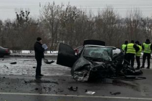 Лобовое ДТП в Киеве: погиб полицейский, четверо пострадавших