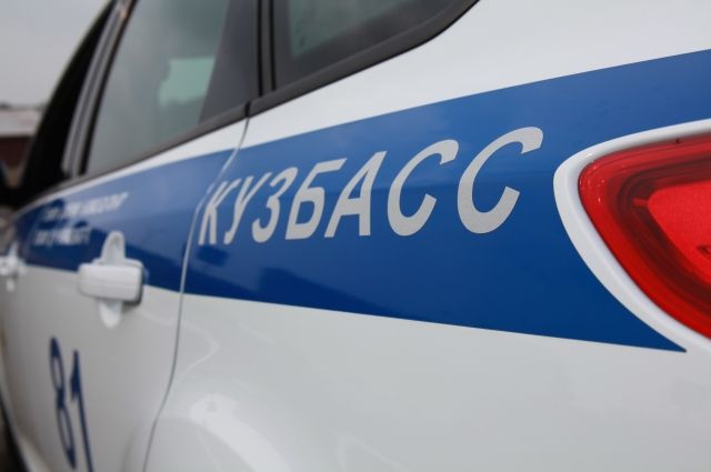 В Кузбассе грабителя, скрывавшегося с места преступления, сбил автомобиль.