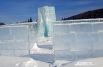 Ещё одно новшество Ледяной библиотеки чудес этого года - ледяная стела в центре лабиринта, зайдя в которую, по словам авторов идеи, можно будет направить свою мечту прямо во Вселенную.