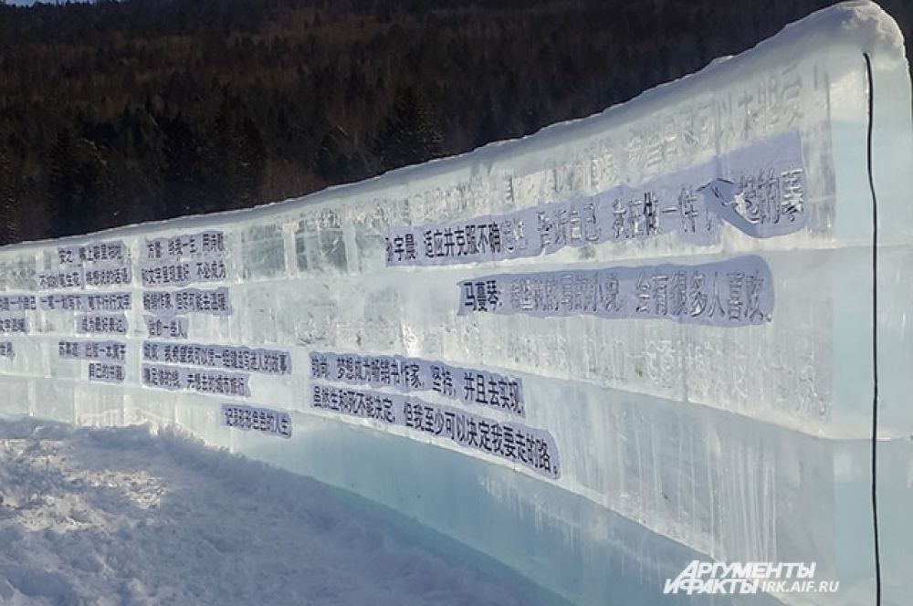 Как ни странно, большинство надписей в библиотеке на китайском языке.