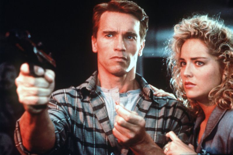 Затем сыграла подружку героя Арнольда Шварценеггера в фантастическом боевике Пола Верховена «Вспомнить всё» (1990).