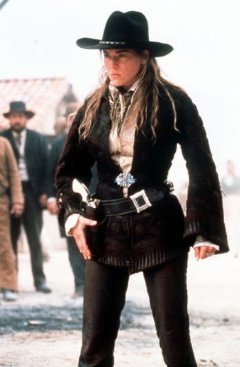 В фильме «Быстрый и мертвый» (1995) актрисе досталась роль таинственной женщины-стрелка.
