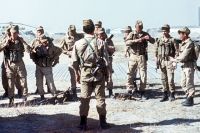 Советская группа СпН готовится к выходу на задание. Афганистан, 1988.