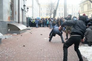 У Порошенко прокомментировали погром в офисе Россотрудничества в Киеве