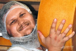 Олег Сирота обещает: сыры созреют как раз к дню голосования.