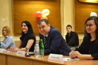 Роман Батршин (в центре) на игре «Брейн-ринг» в смоленском филиале Саратовской государственной юридической академии.
