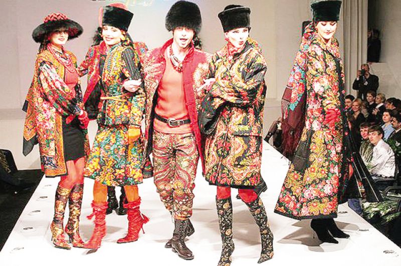 Модели на показе Вячеслава Зайцева.