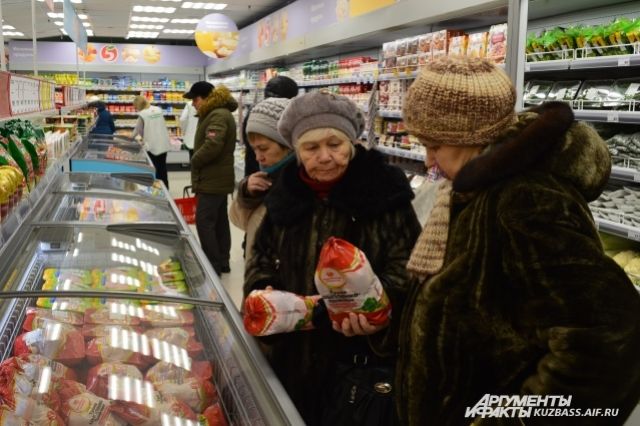 На гарантированную пенсию не разгуляешься... Один только продуктовый минимум обходится кузбассовцам в 3 557 рублей.