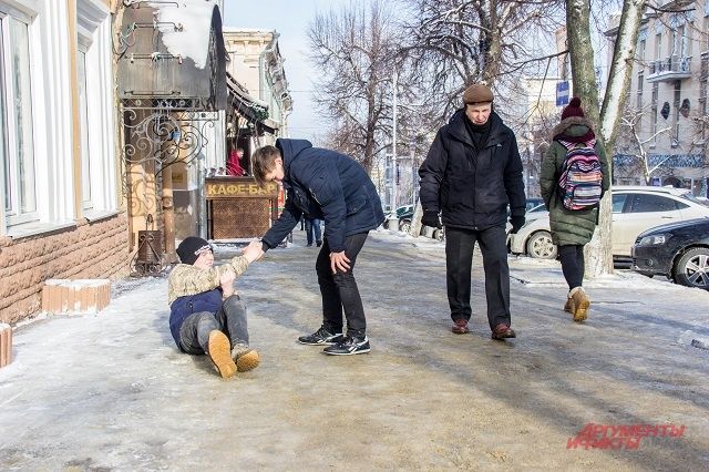 На улице Московской можно кататься с горки.