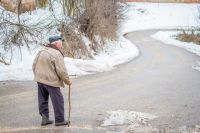 В фильме рассказывается о жестокости к пожилым людям. 