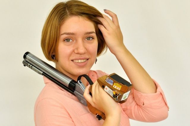 Виталина Бацарашкина стала трёхкратной чемпионкой Европы по стрельбе. 
