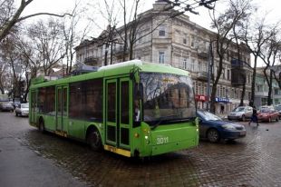В одном из троллейбусов Одессы прогремел взрыв