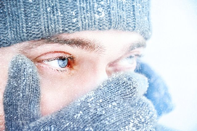 Офтальмолог объяснила, почему на морозе слезятся глаза