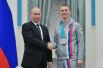 Президент РФ Владимир Путин вручил орден Дружбы Денису Спицову, завоевавшему серебряную медаль в командном спринте в соревнованиях по лыжным гонкам на XXIII зимних Олимпийских играх в Пхенчхане.