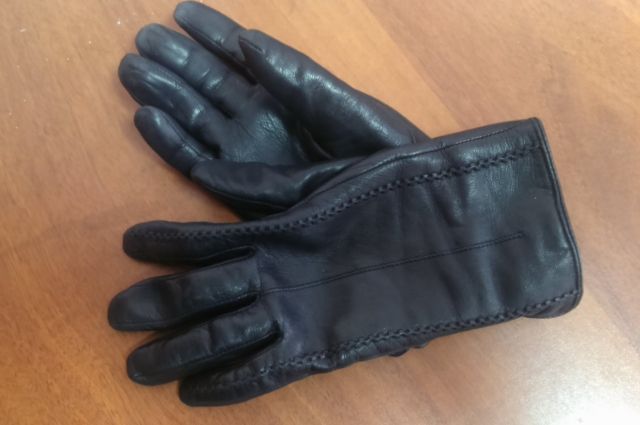 Для проверки закуплено пять образцов кожаных перчаток. 