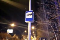 Омичей просят быть осторожнее на остановках.