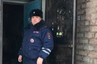В Орске инспектор ДПС, едва не погибнув, спас на пожаре 4-летнюю девочку.