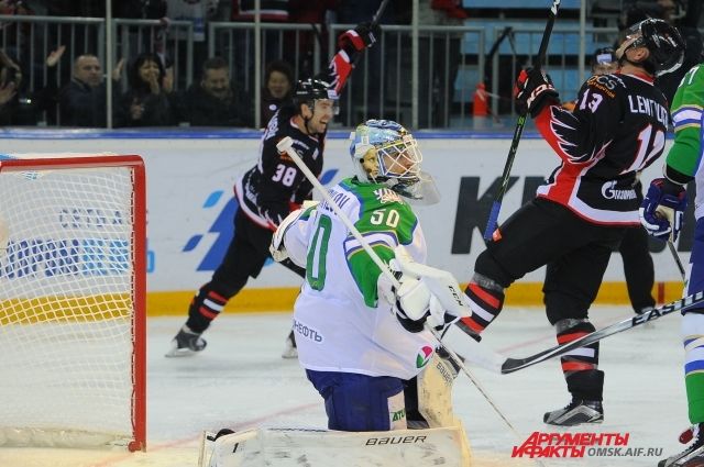 Омские хоккеисты проведут второй матч за два дня. 
