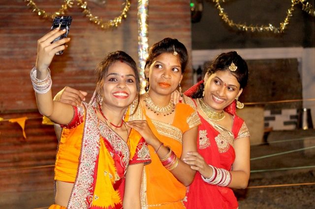 В Северной Индии есть традиционный фестиваль замужних женщин «Карва Чаутх».