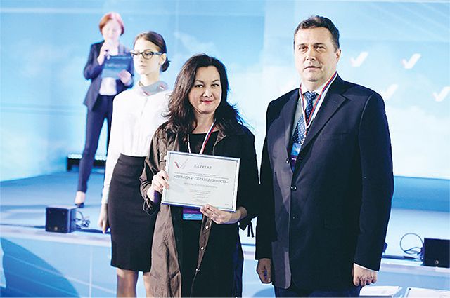 Диплом победителя нашей коллеге вручал В. Соловьёв, председатель Союза журналистов России.