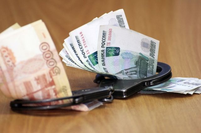Бизнесмен пытался дать полицейскому 50 тысяч рублей. 