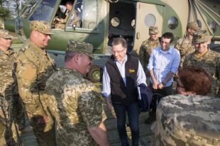 Волкер: Для США пришло время занять более жесткую позицию по Украине