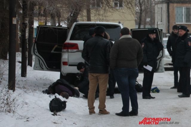 СК: задержаны подозреваемые в убийстве оренбургского бизнесмена и его сына