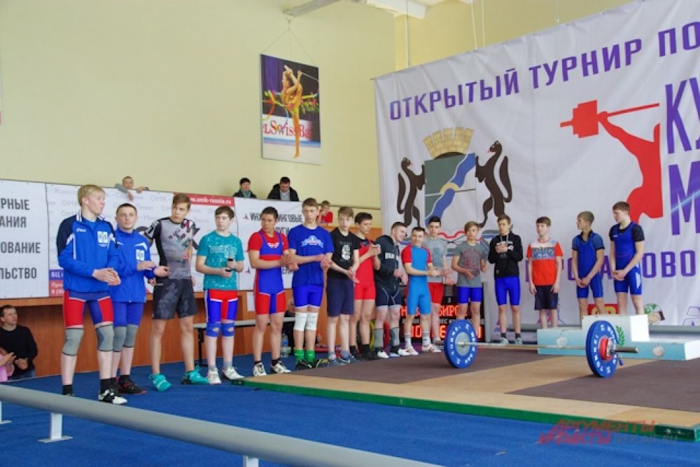 Участвовали также сильнейшие атлеты города, занимающиеся кроссфитом.