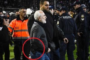 Российский бизнесмен выбежал на футбольное поле с пистолетом и прервал матч