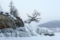 Озеро Байкал зимой.