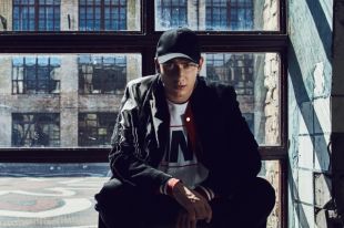 Сказка для взрослых: Ivan NAVI представил новый трек с эротичным видео