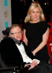 Стивен Хокинг и его дочь Люси на церемонии вручения наград Британской академии кино и искусств (BAFTA) в Королевском оперном театре в Лондоне. 8 февраля 2015 года.