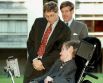 Президент Microsoft Билл Гейтс встречается с профессором Стивеном Хокином в Кембриджском университете. 7 октября 1997 года.