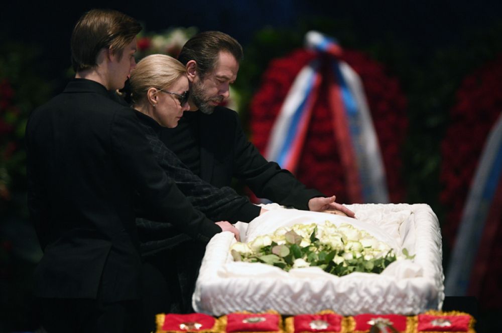 Сын Олега Табакова Павел, вдова Марина Зудина и актер Владимир Машков.