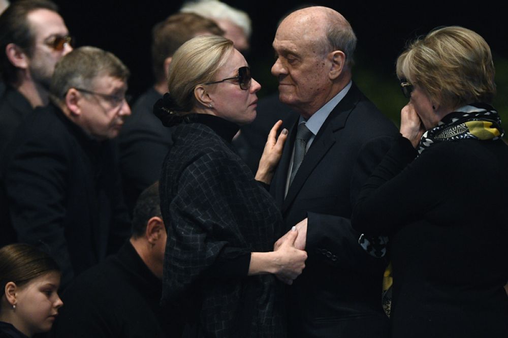 Вдова Олега Табакова актриса Марина Зудина, режиссер Владимир Меньшов и его супруга Вере Алентова.