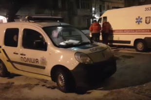 В Киеве на Подоле в подъезде обнаружено тело мужчины со следами побоев